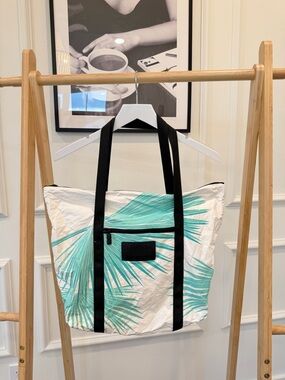 AHOLA White & Teal Palm-Print Tote Bag with Black Handles
